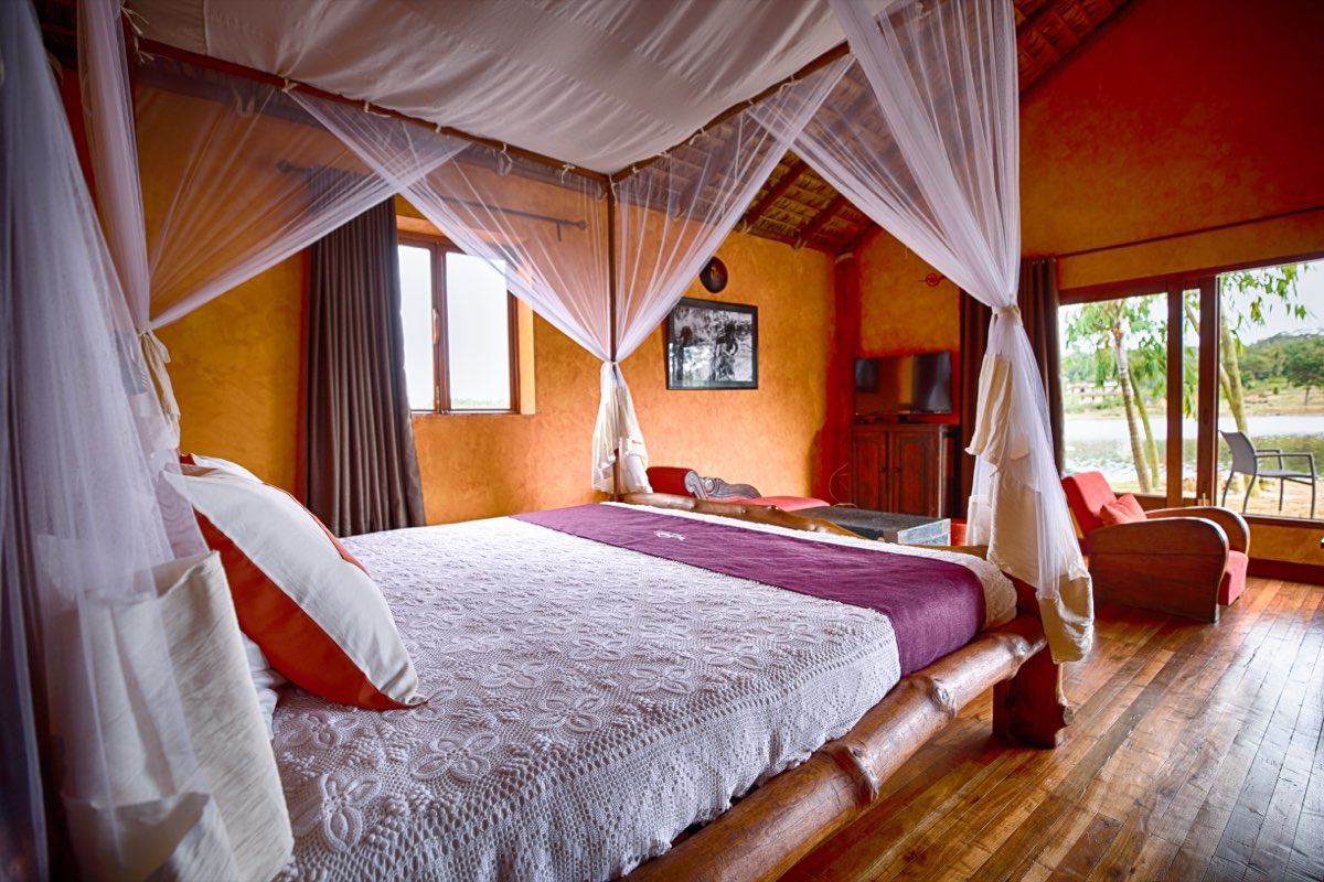 Chambre lit baldaquin