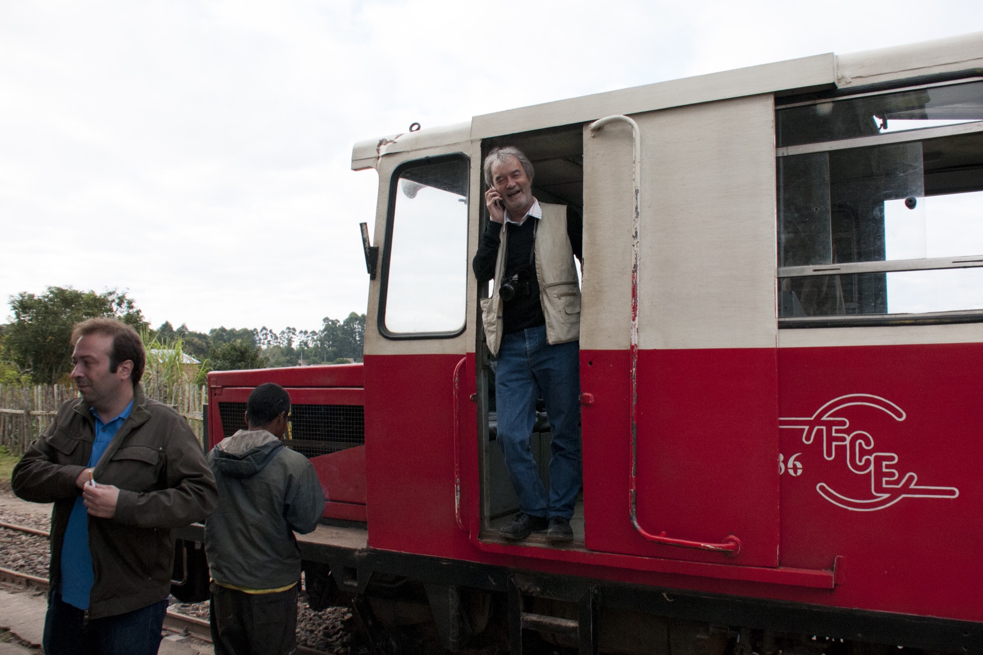 Embarquement des voyageurs sur la draisine FCE