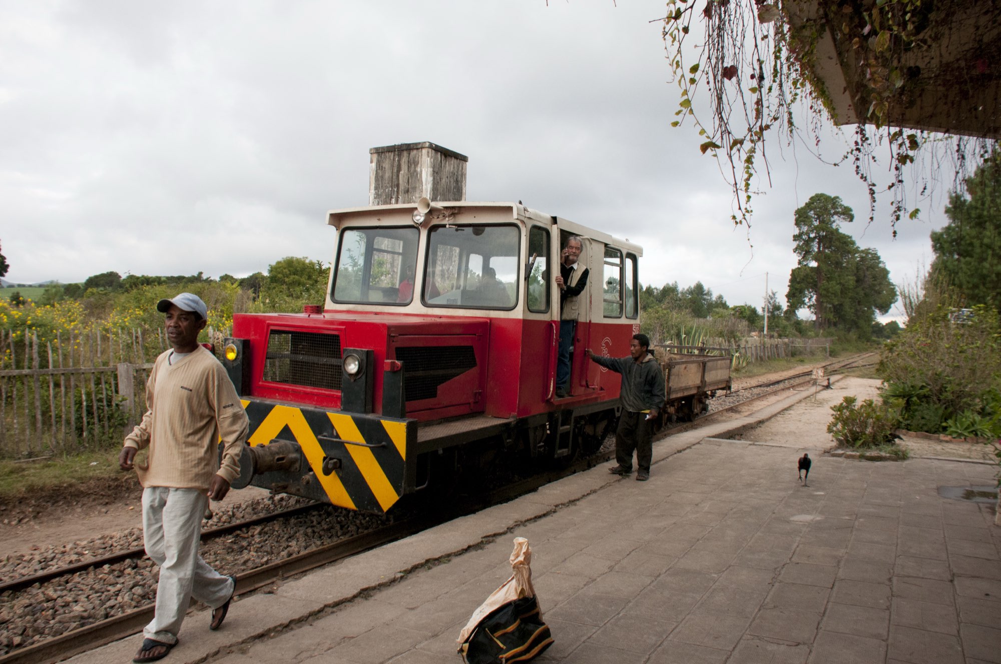 Draisine sur les rails à la gare de Sahambavy
