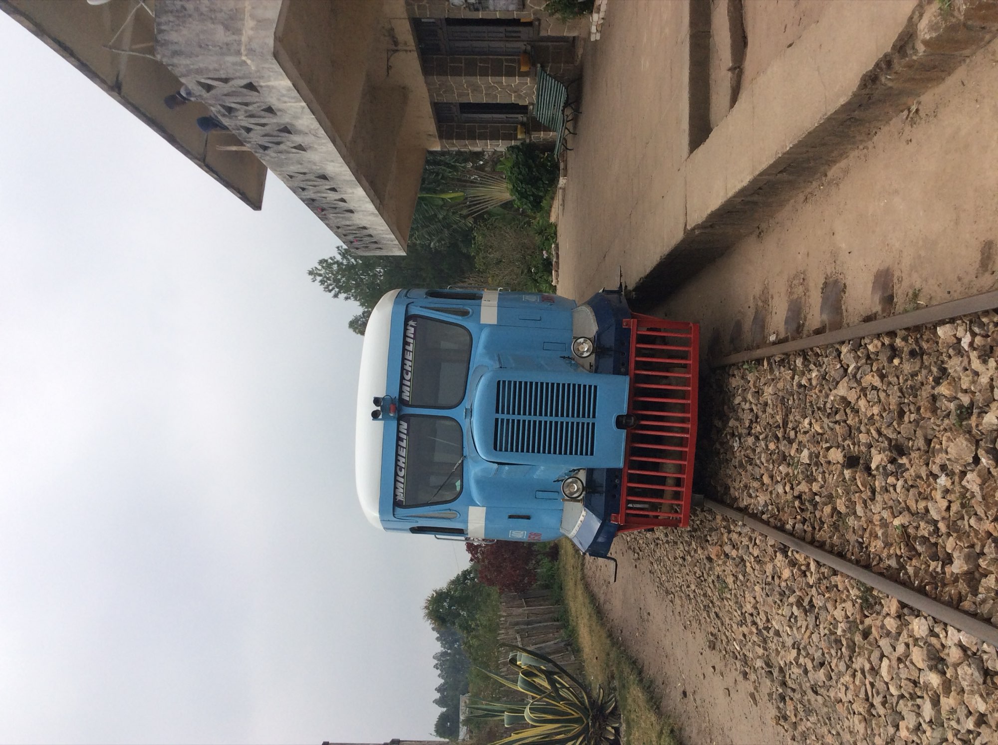 La Micheline bleue à quai, autorail historique de la ligne FCE